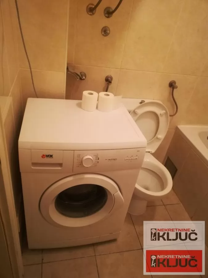 Garsonjera na Grbavici, 25 m², 2. sprat 9