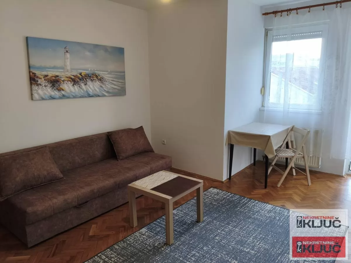 Dobra garsonjera na Sajmu 1
