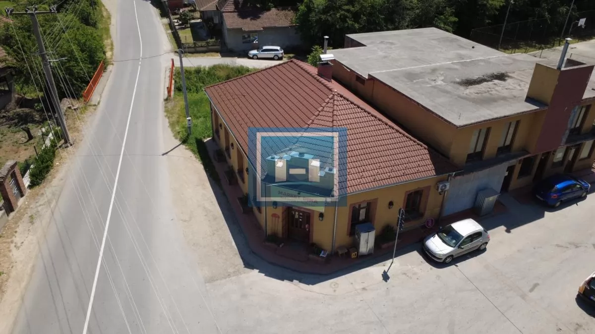Objekat u samom centru sela pored magistrale u funkciji marketa 1