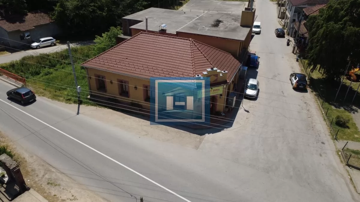 Objekat u samom centru sela pored magistrale u funkciji marketa 2