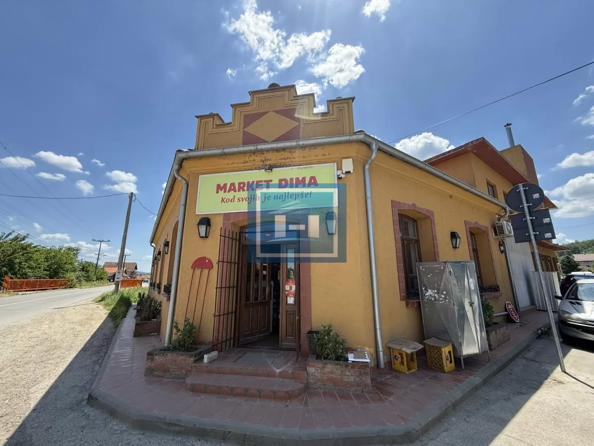 Objekat u samom centru sela pored magistrale u funkciji marketa 5