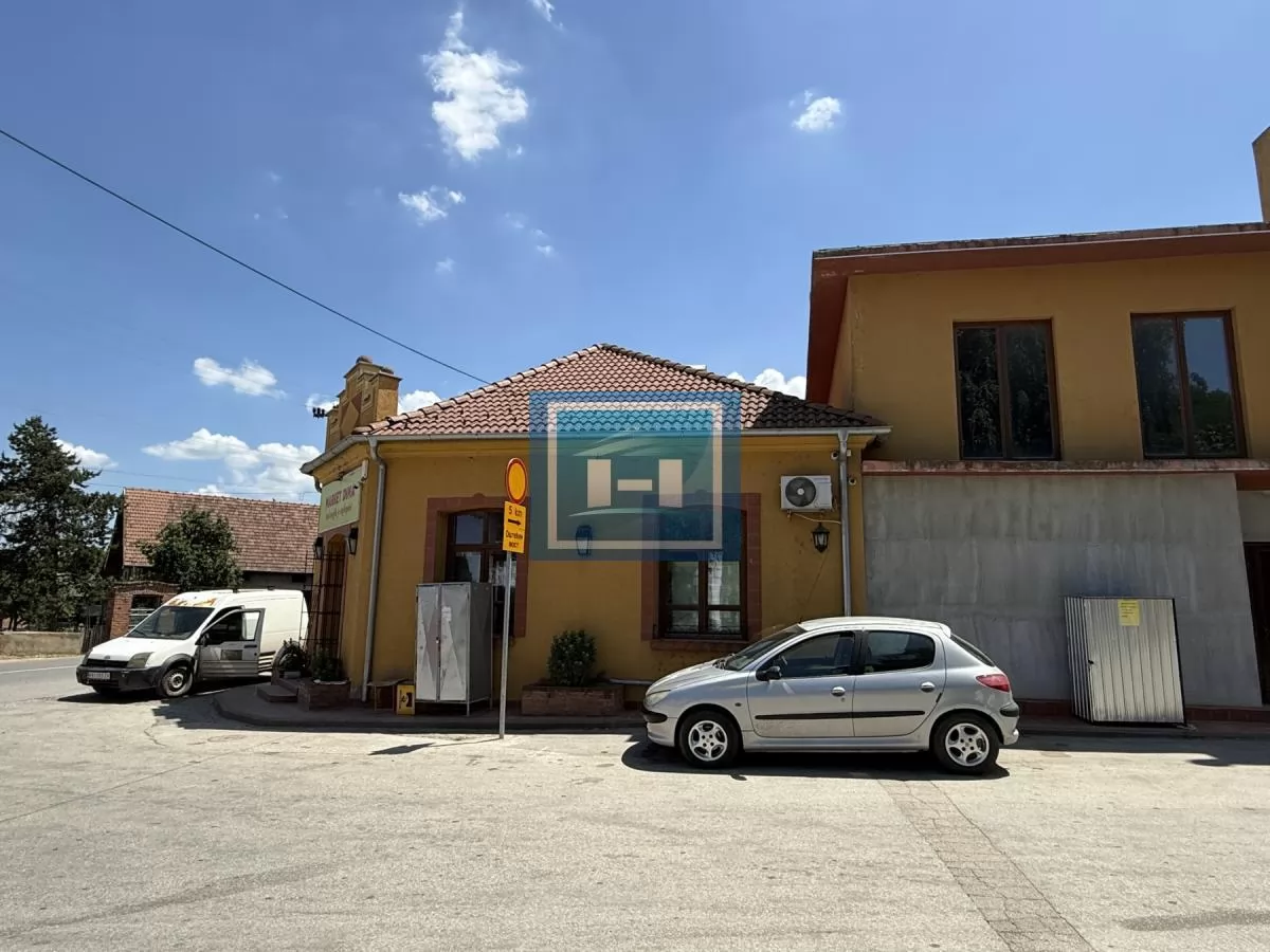 Objekat u samom centru sela pored magistrale u funkciji marketa 7