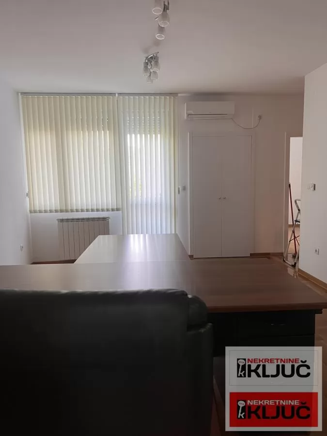 Odlican stan preko puta Spensa/nenamesten/ 6