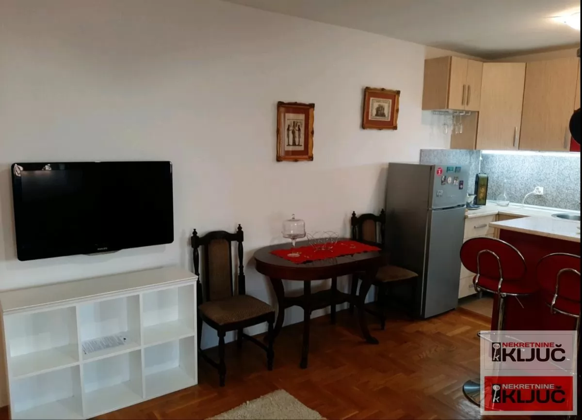PODBARA IZDAJE SE JEDNOIPOSOBAN NAMEŠTEN STAN 4