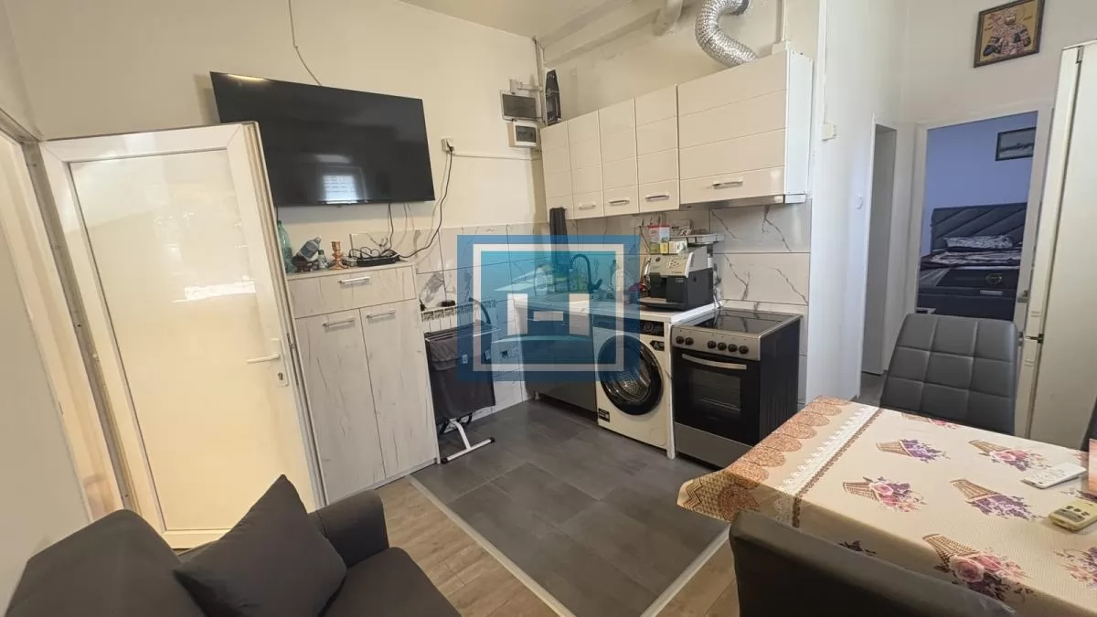 Prodaja lokala sa stanom -40m2 kompletno opremljen 4