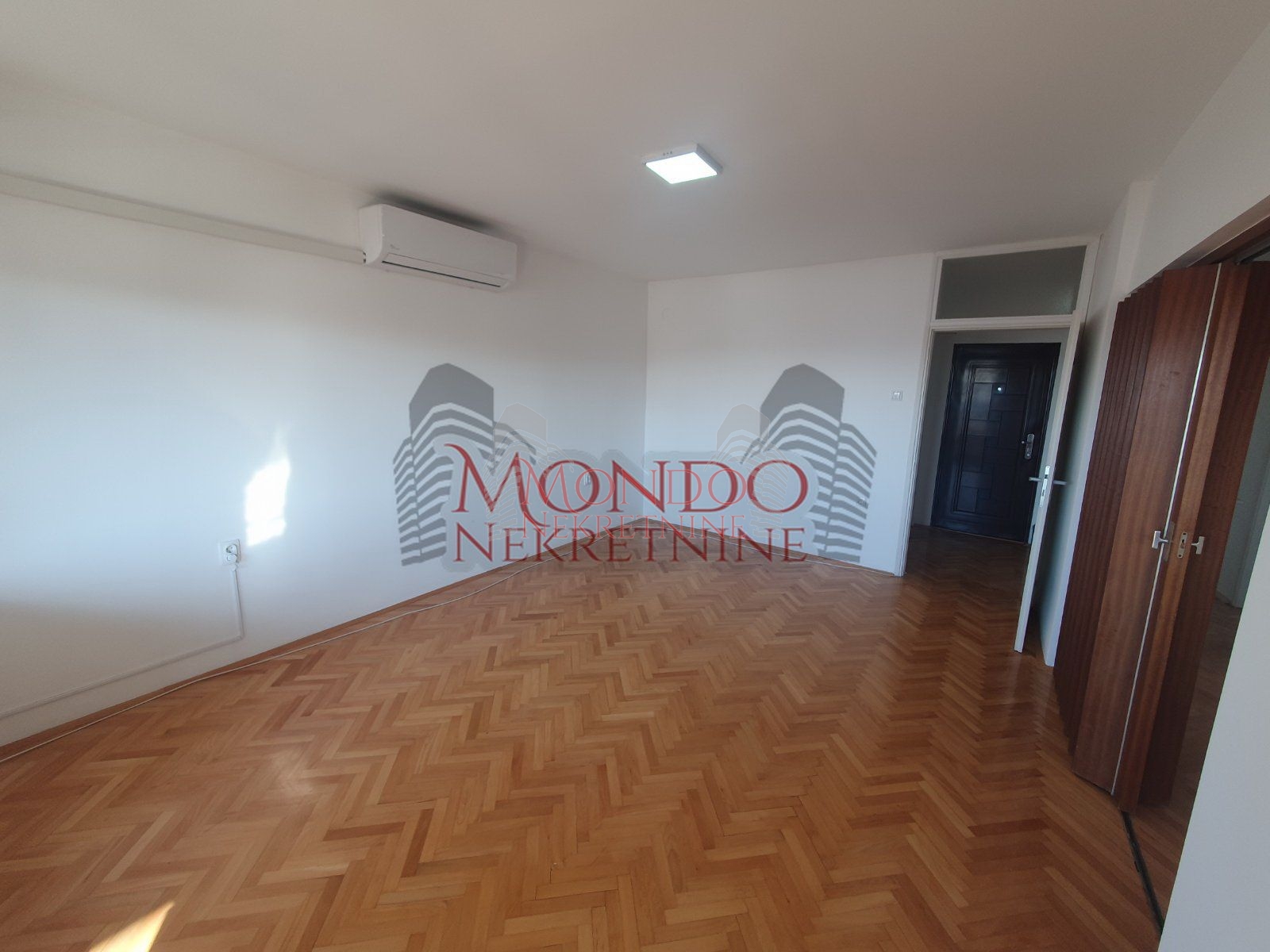 Troiposoban stan kod Pravnog fakulteta, CG, 86m2, Niš 2