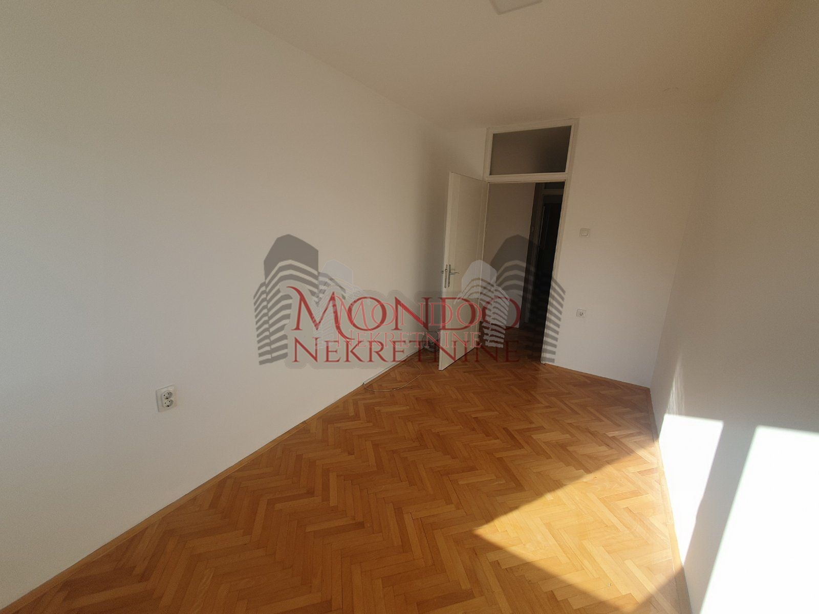  Troiposoban stan kod Pravnog fakulteta, CG, 86m2, Niš 7