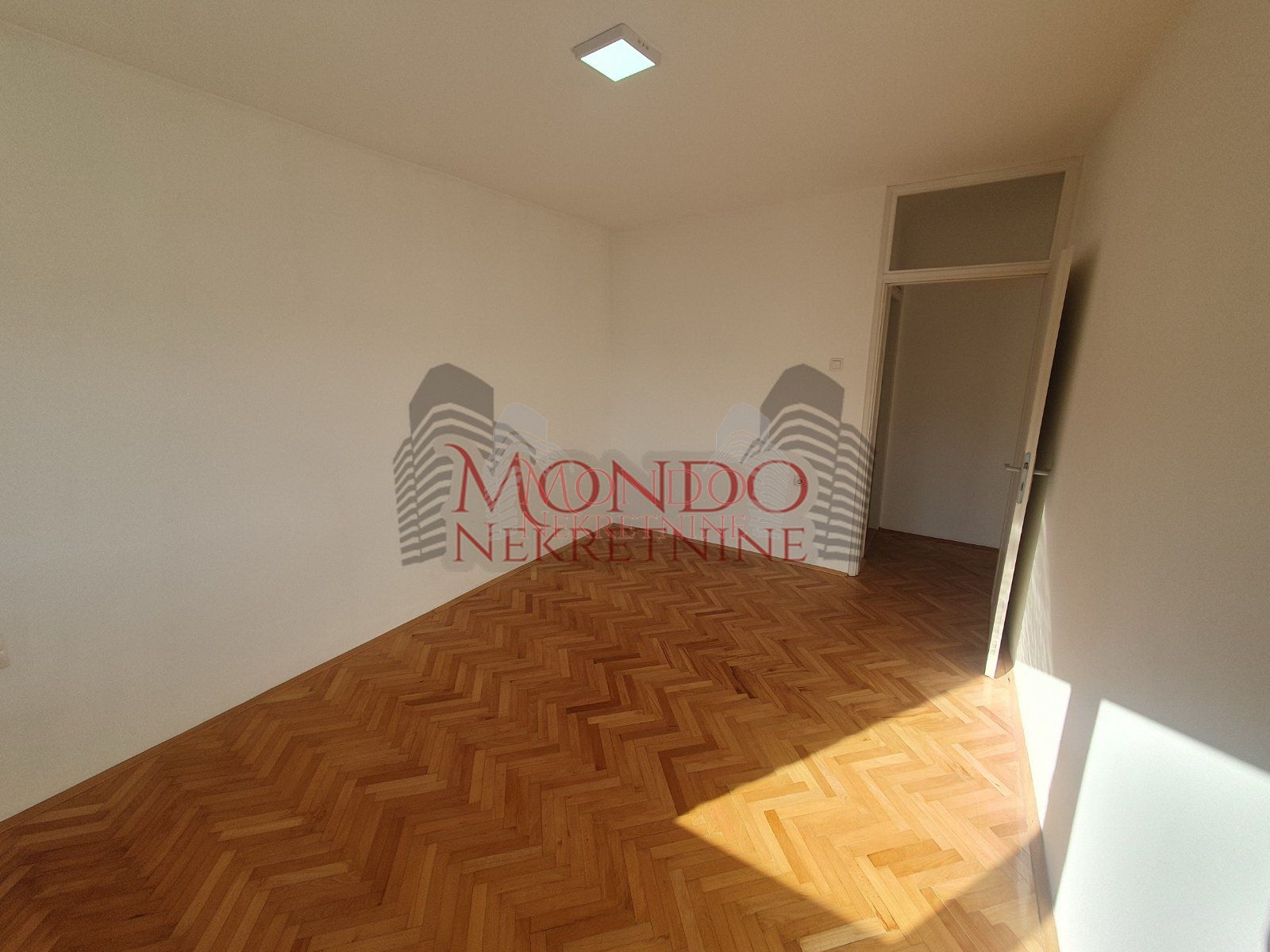  Troiposoban stan kod Pravnog fakulteta, CG, 86m2, Niš 8