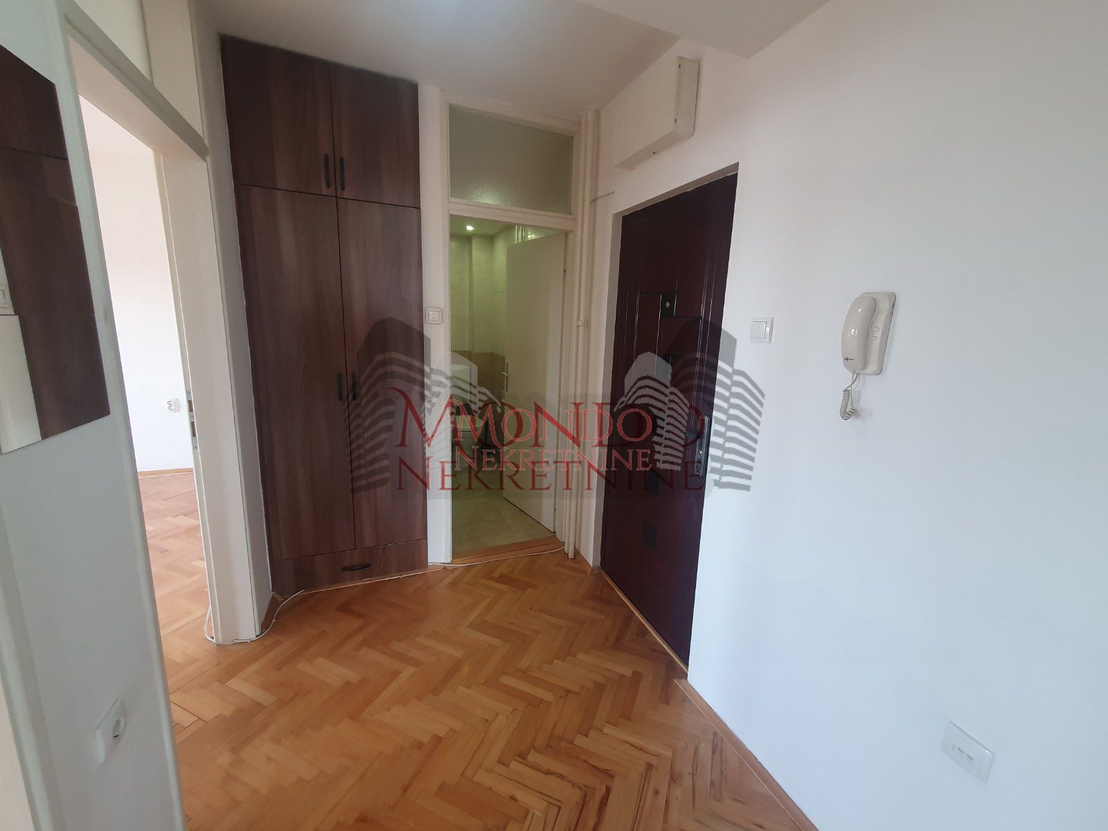  Troiposoban stan kod Pravnog fakulteta, CG, 86m2, Niš 14