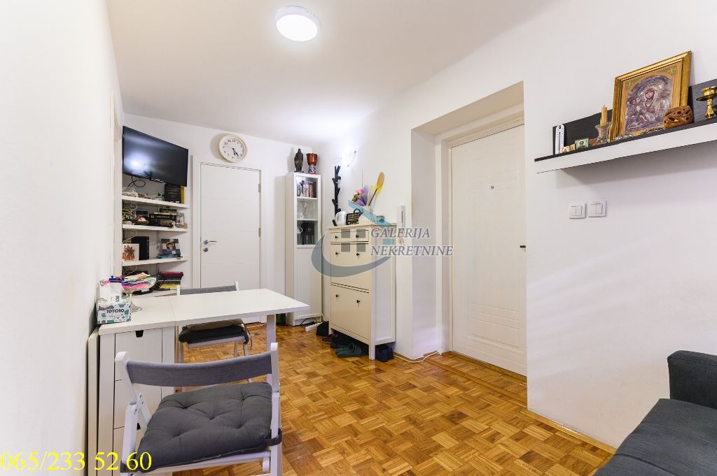 Stari Grad  Trg Nikole Pašića   Dečanska 44m2 2