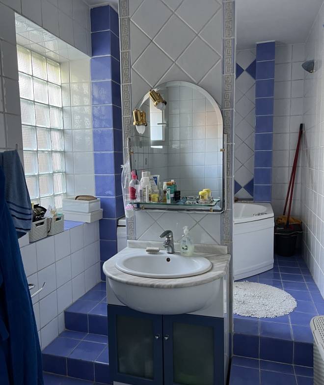 Izdaje se kuća u Šumicama sa dvorištem  264m2 3