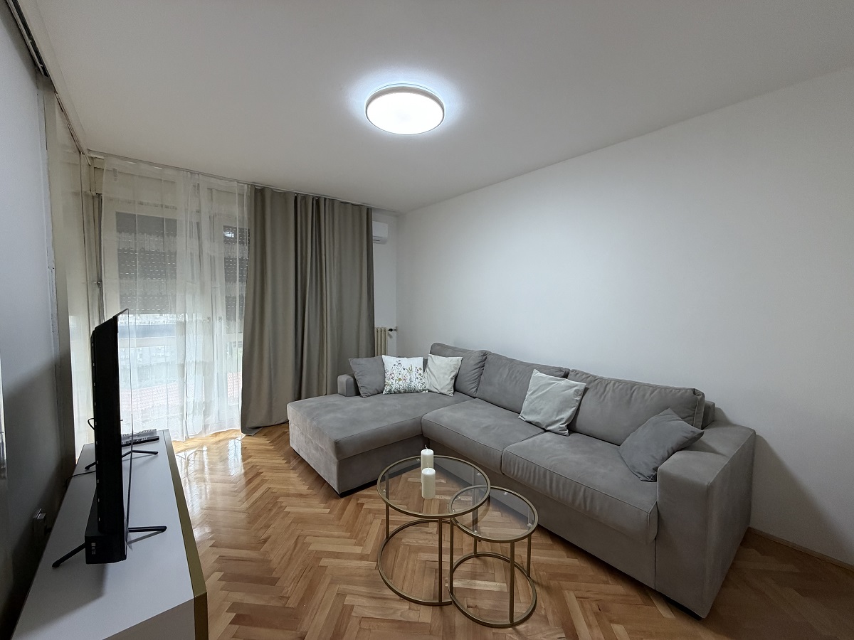 Renoviran jednoiposoban stan na Crvenom krstu  41m2 1