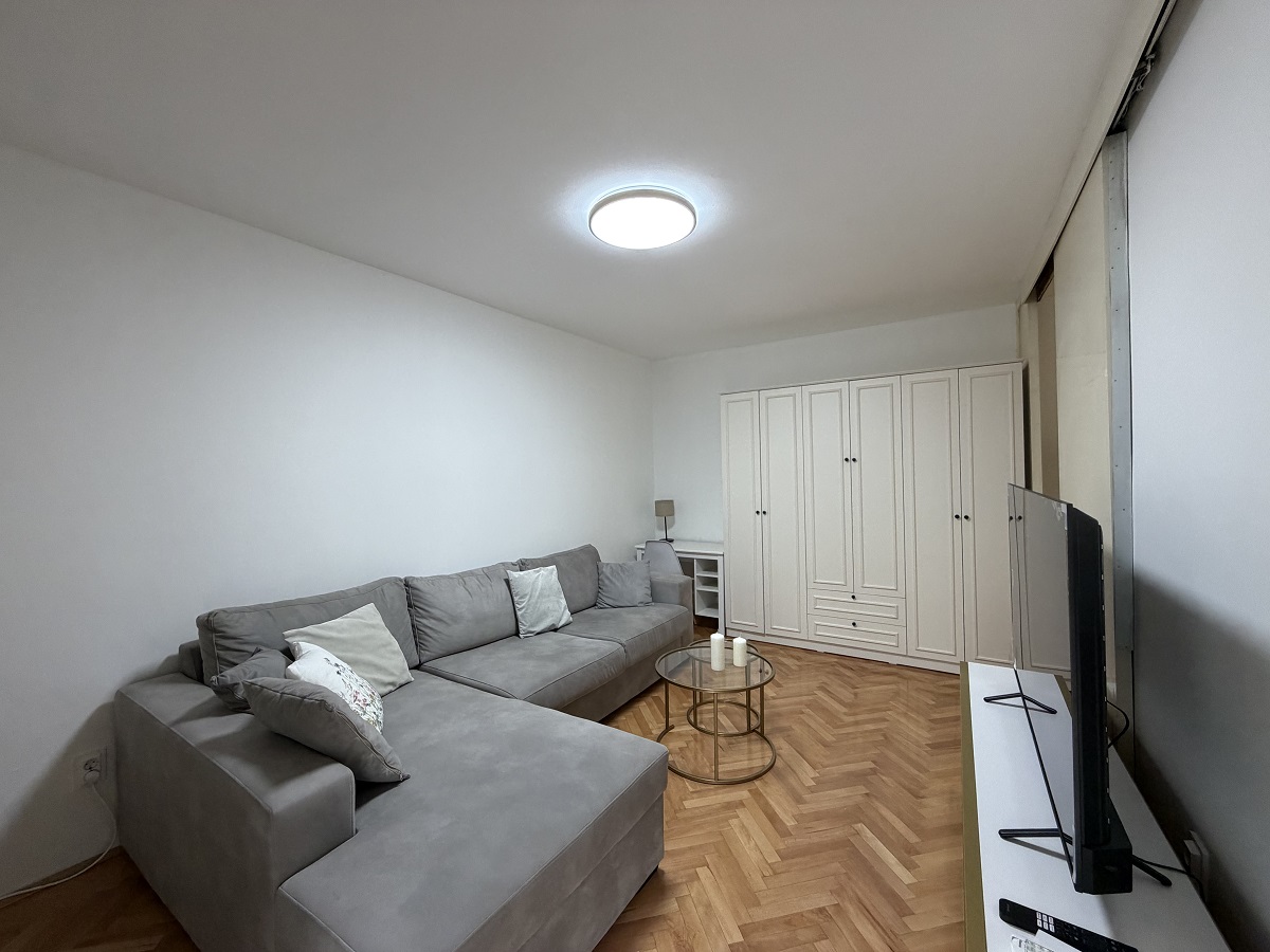 Renoviran jednoiposoban stan na Crvenom krstu  41m2 2