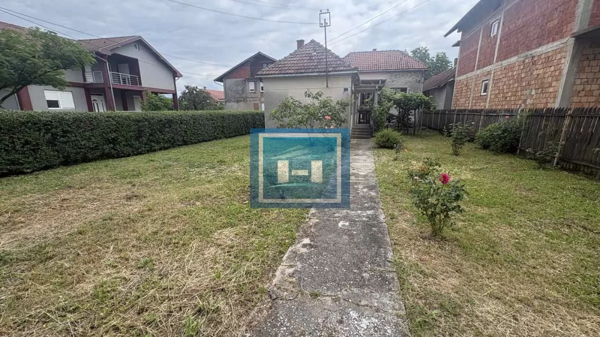 Kuća na odličnoj lokaciji -glavni put,na samo par kilometra od grada 1