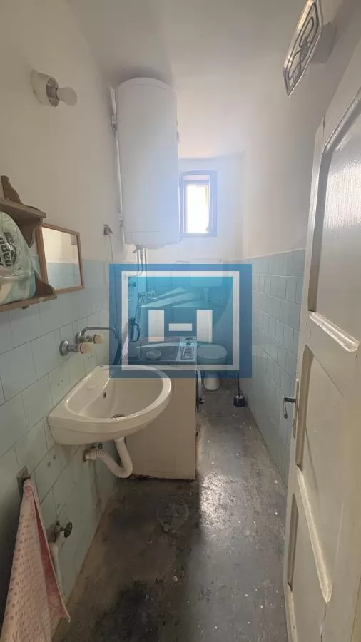 Kuća na odličnoj lokaciji -glavni put,na samo par kilometra od grada 10