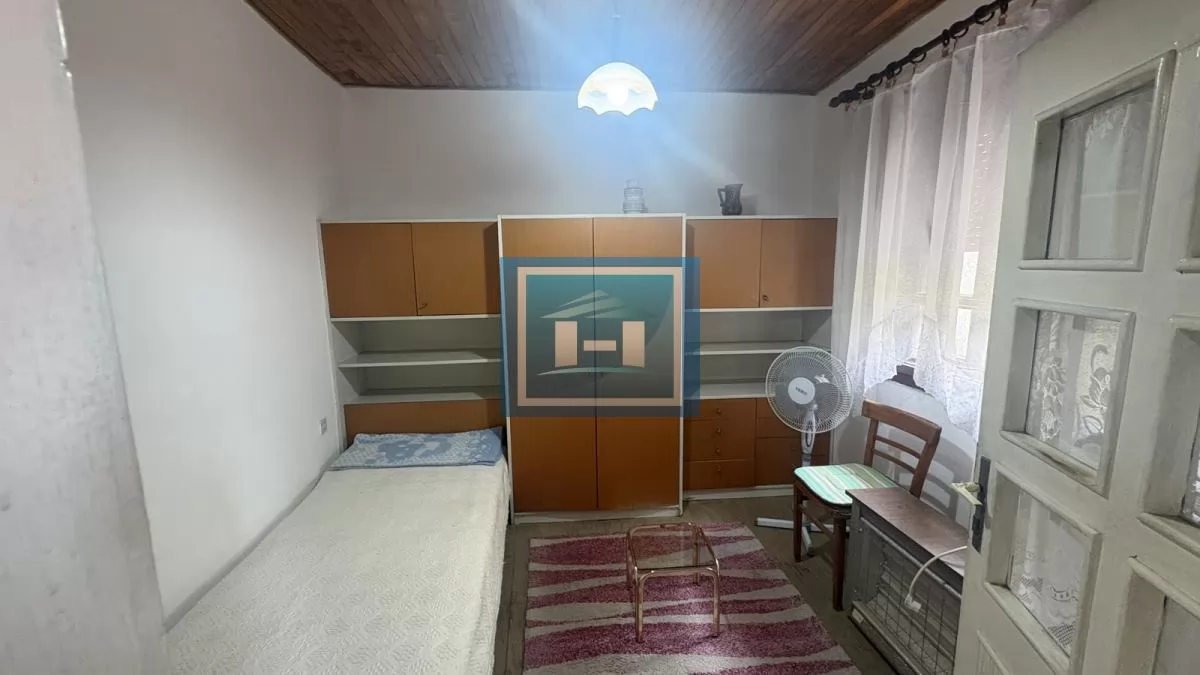 Kuća na odličnoj lokaciji -glavni put,na samo par kilometra od grada 12