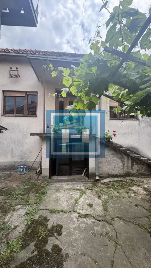 Kuća na odličnoj lokaciji -glavni put,na samo par kilometra od grada 13