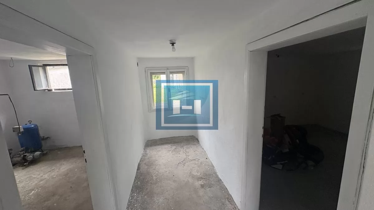 Kuća na odličnoj lokaciji -glavni put,na samo par kilometra od grada 14