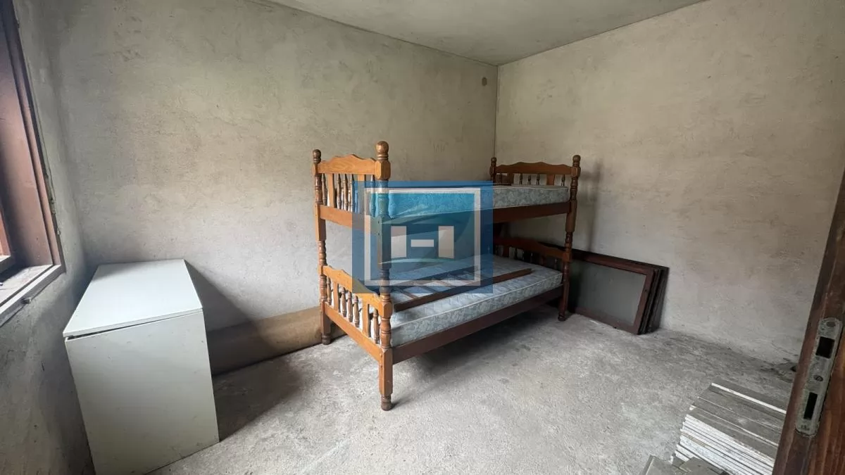 Kuća na odličnoj lokaciji -glavni put,na samo par kilometra od grada 21
