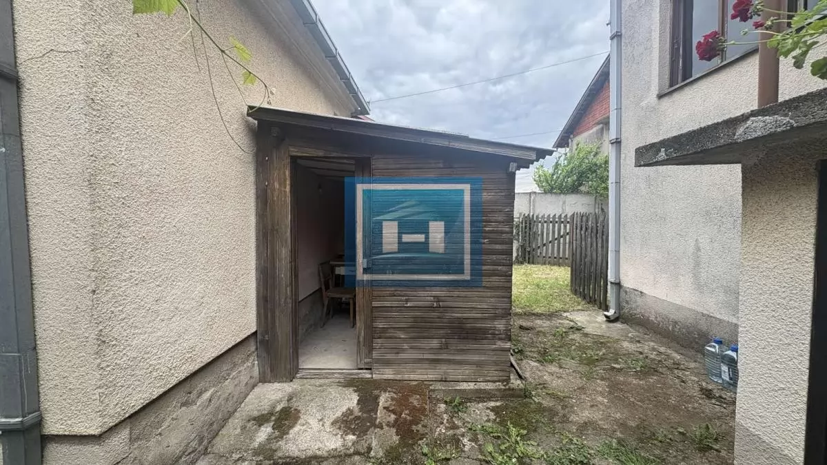 Kuća na odličnoj lokaciji -glavni put,na samo par kilometra od grada 22