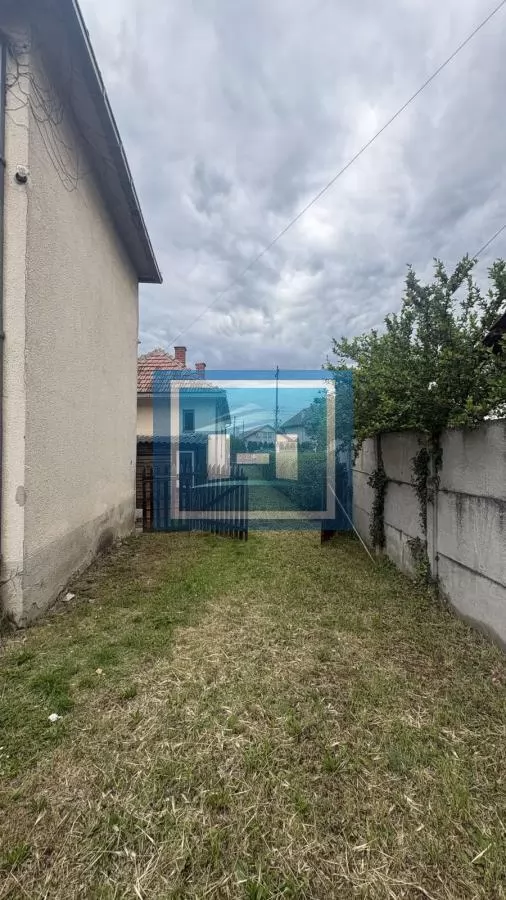 Kuća na odličnoj lokaciji -glavni put,na samo par kilometra od grada 23