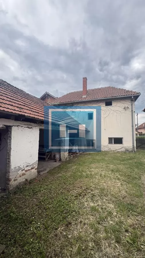 Kuća na odličnoj lokaciji -glavni put,na samo par kilometra od grada 25