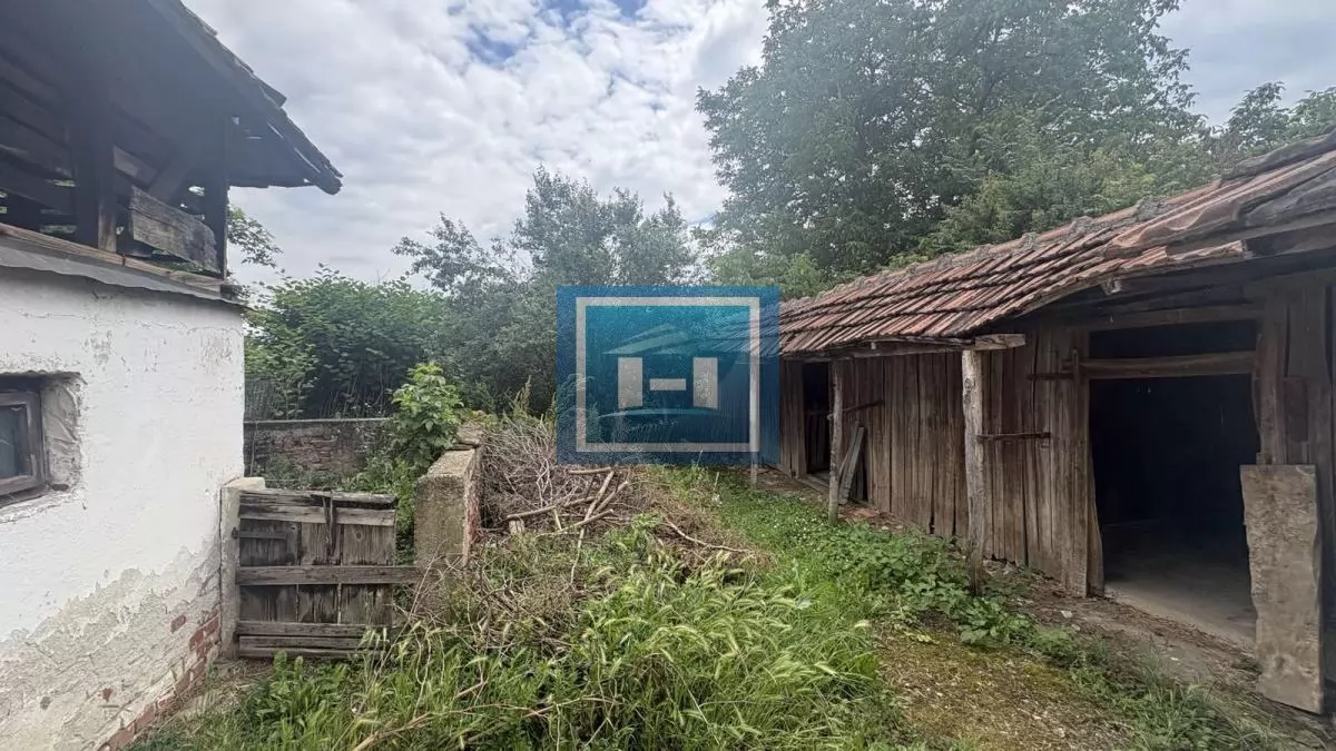 Kuća na odličnoj lokaciji -glavni put,na samo par kilometra od grada 26