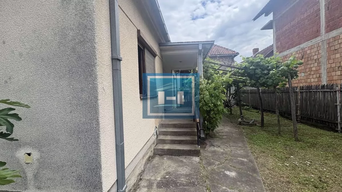 Kuća na odličnoj lokaciji -glavni put,na samo par kilometra od grada 4