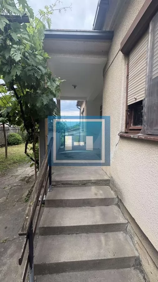 Kuća na odličnoj lokaciji -glavni put,na samo par kilometra od grada 6