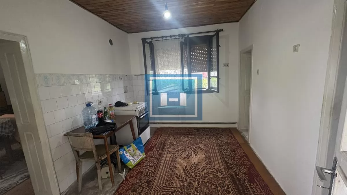 Kuća na odličnoj lokaciji -glavni put,na samo par kilometra od grada 7