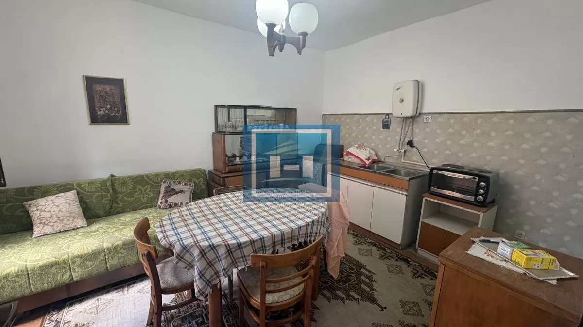 Kuća na odličnoj lokaciji -glavni put,na samo par kilometra od grada 9