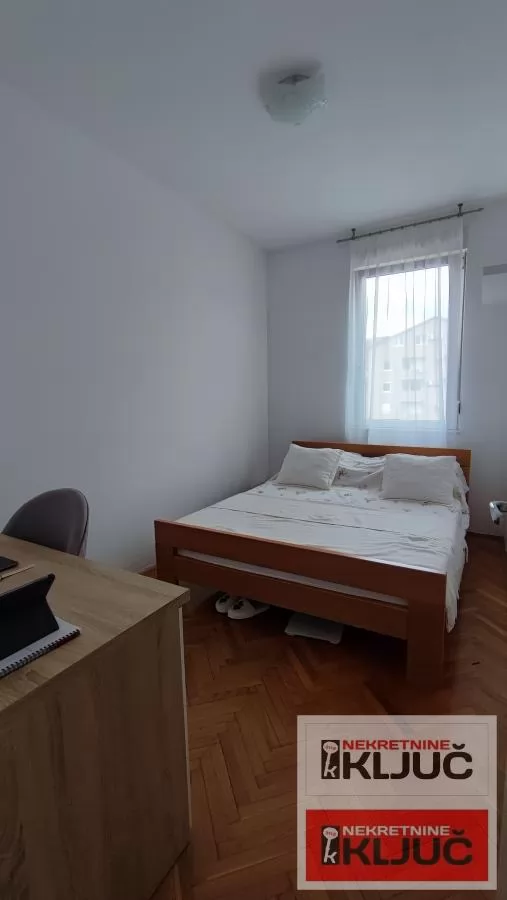 Odlican trosoban stan u blizini Spensa 7