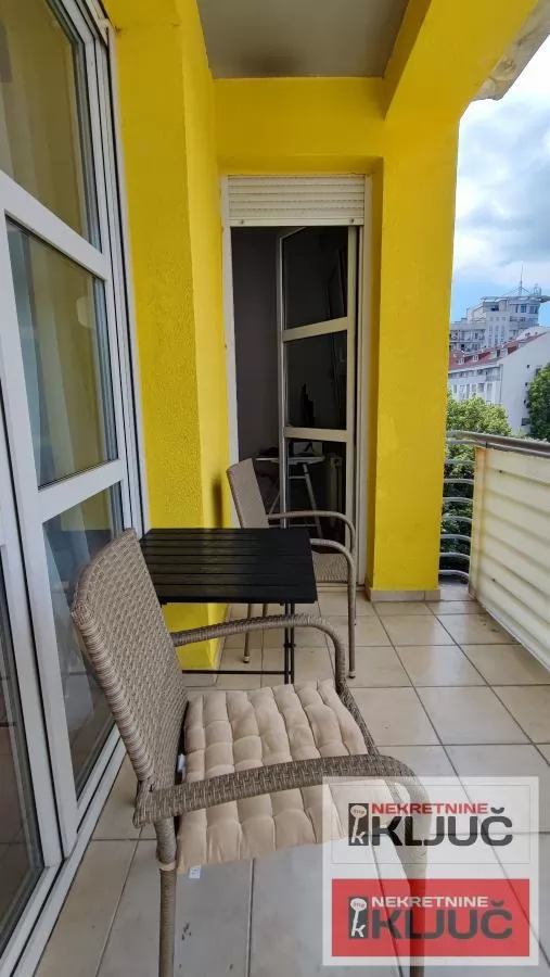 Odlican trosoban stan u blizini Spensa 8