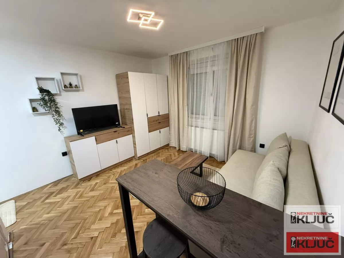 Odlicna komplet renovirana garsonjera na grbavici 1
