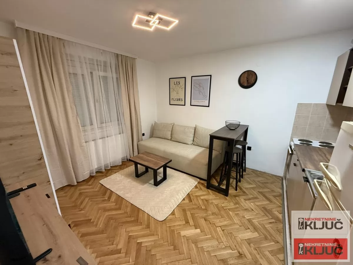Odlicna komplet renovirana garsonjera na grbavici 3