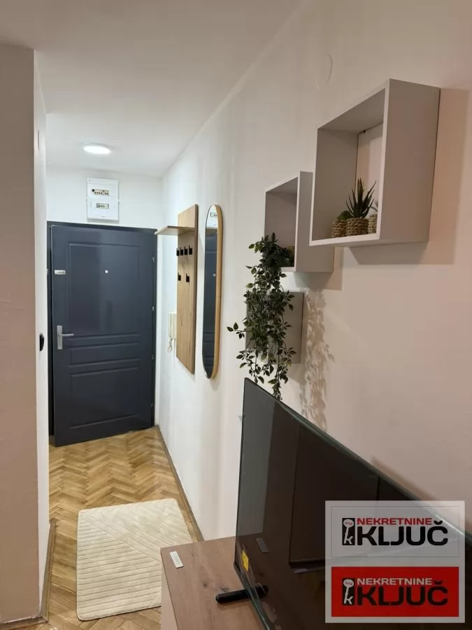 Odlicna komplet renovirana garsonjera na grbavici 4