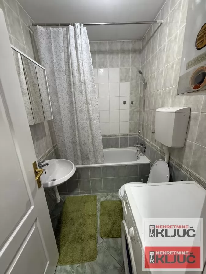 Odlicna komplet renovirana garsonjera na grbavici 6
