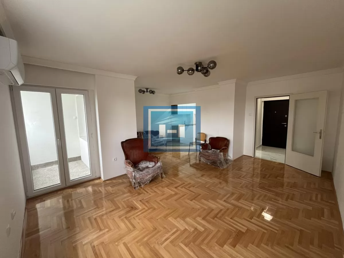 Polunamešten renoviran stan na odličnoj lokaciji 3