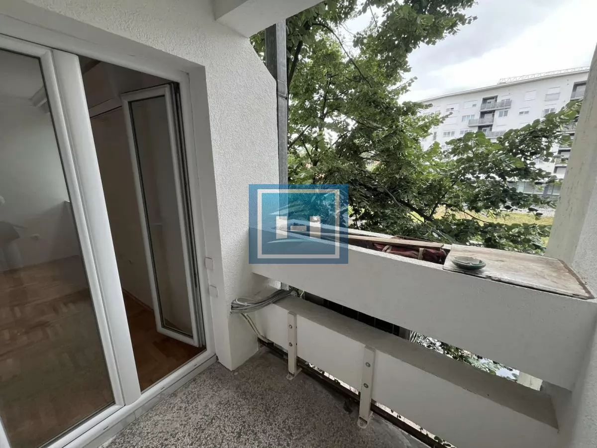 Polunamešten renoviran stan na odličnoj lokaciji 7