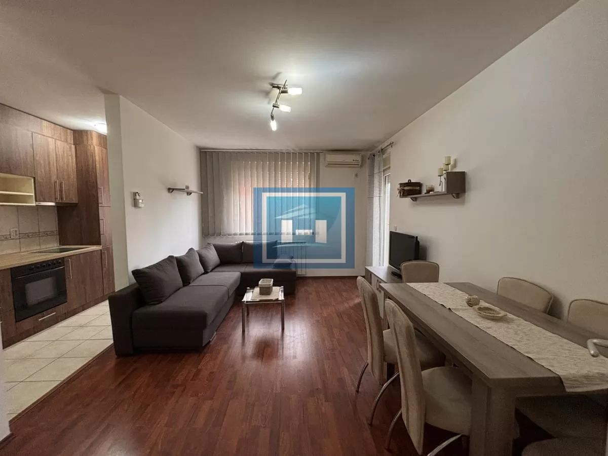 Stan koji osvaja izgledom, a zadržava funkcionalnošću – centar grada, 56m² 1