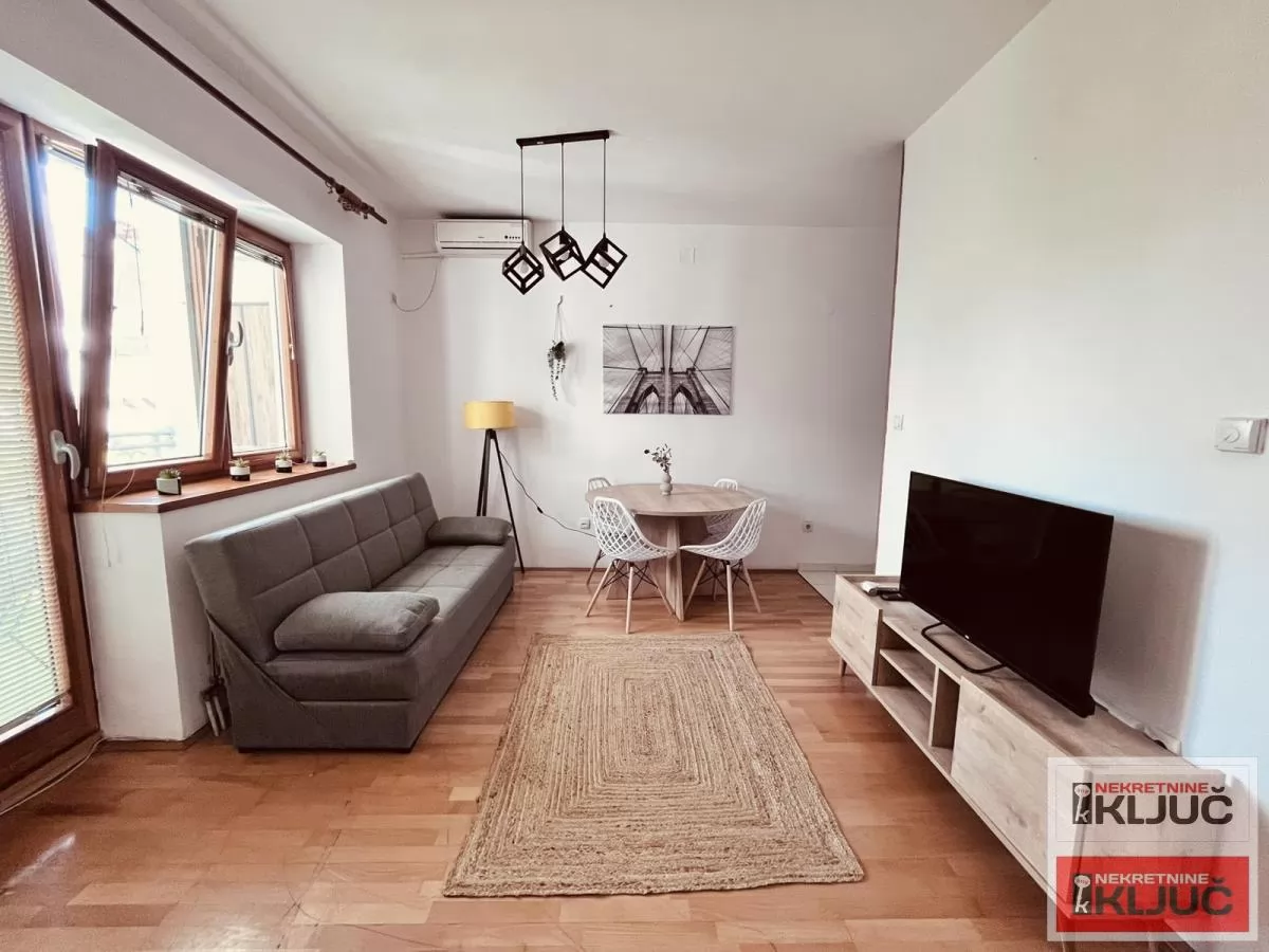 TRG MLADENACA, 42m2, Dvosoban-Duplex, Namešten 1