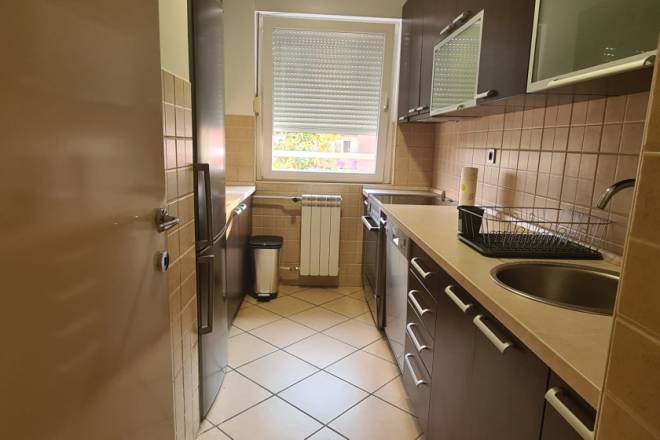Izdajemo dvosoban stan na Bežanijskoj kosi  57m2 3