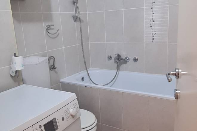 Izdajemo dvosoban stan na Bežanijskoj kosi  57m2 5