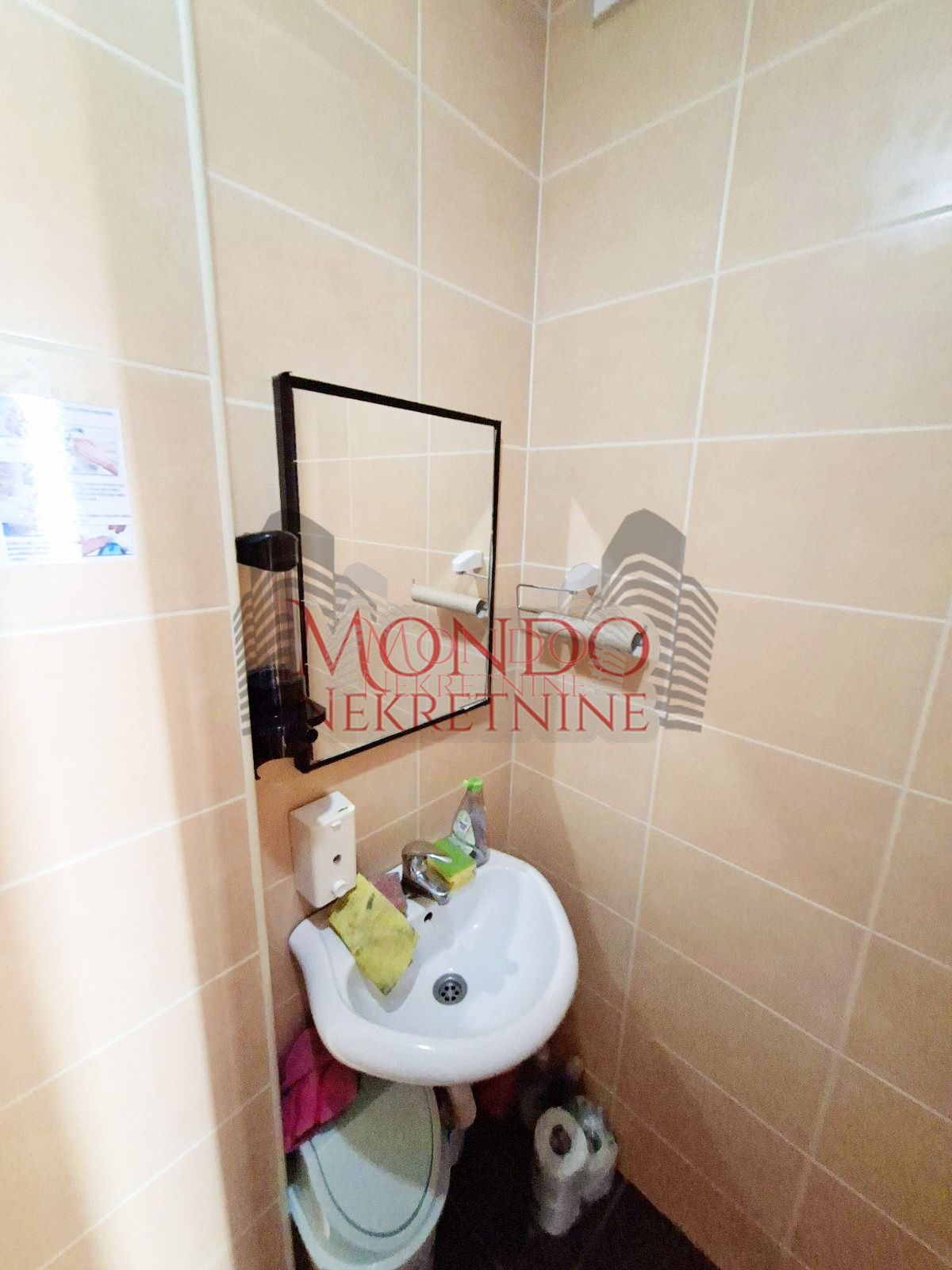 Lokal kod Doma zdravlja, Niš 17