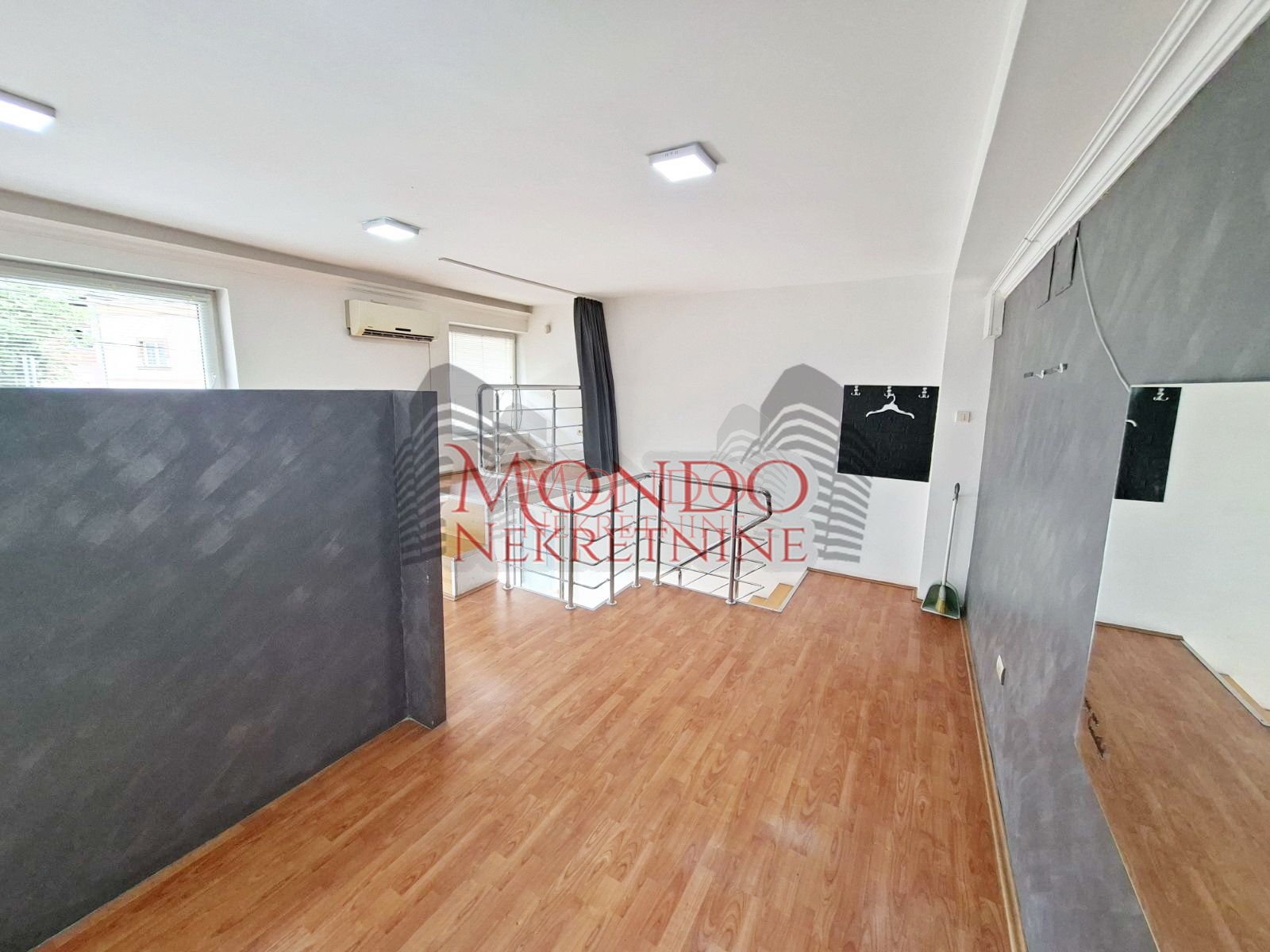 Lokal kod Doma zdravlja, Niš 13