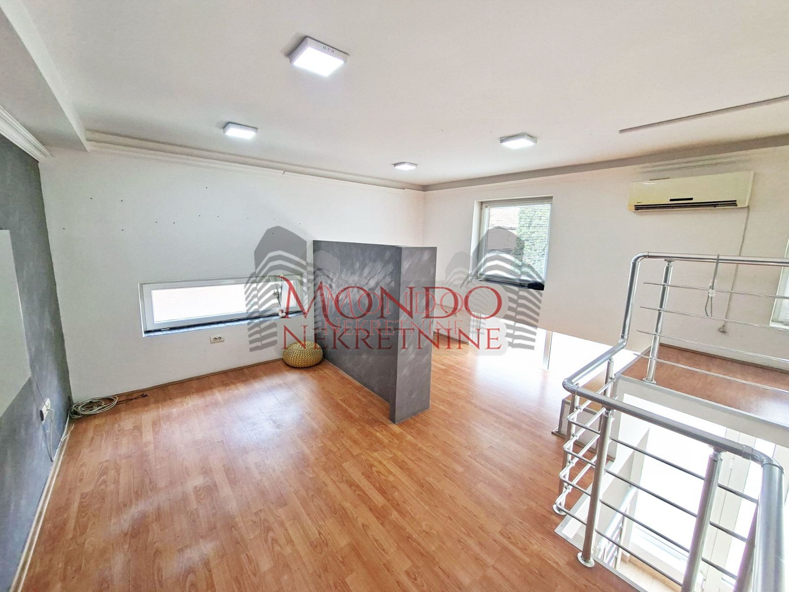 Lokal kod Doma zdravlja, Niš 10