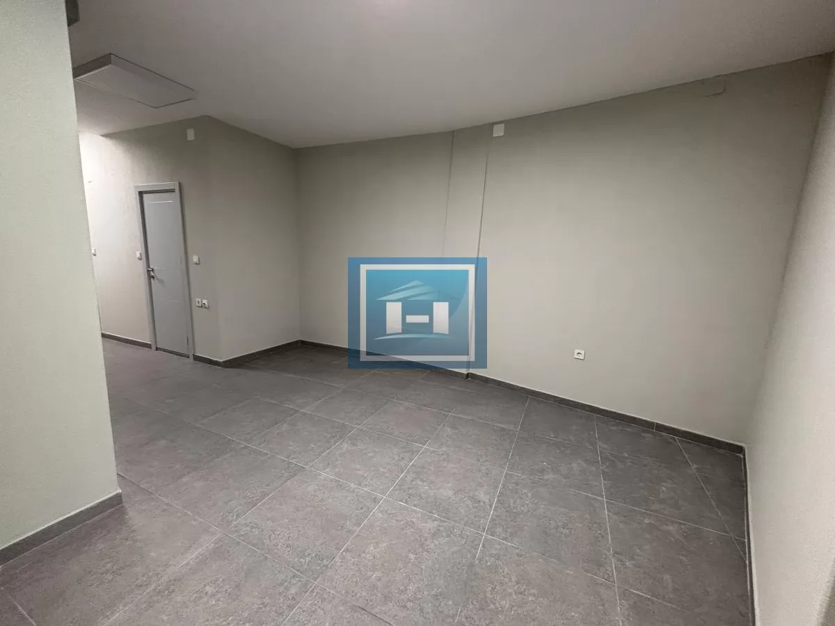Poslovni prostor na maloj pijaci 5