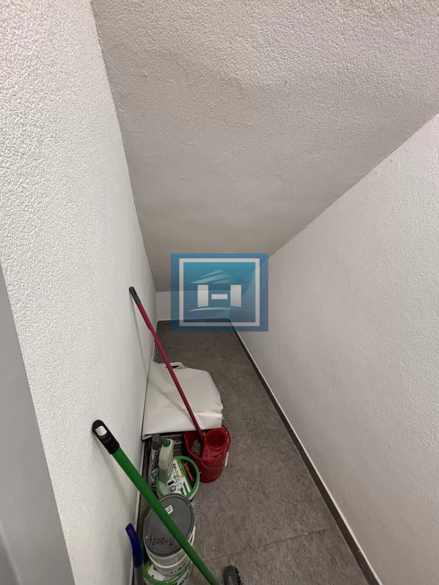 Poslovni prostor na maloj pijaci 9