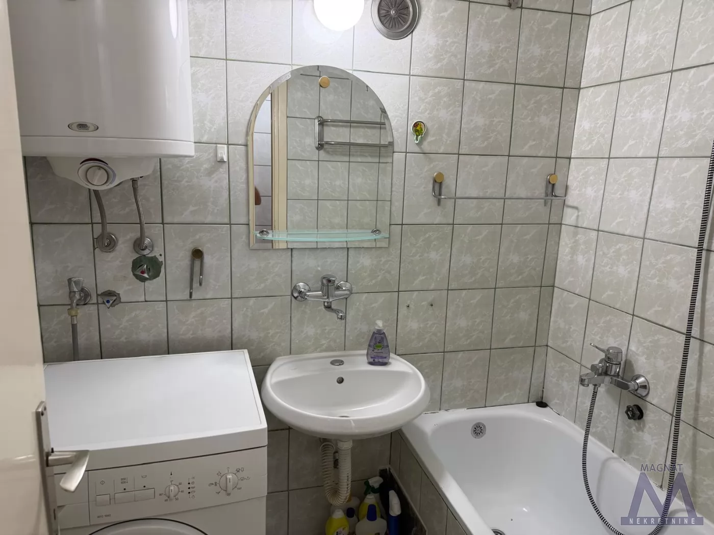 Stan,NOVI SAD,BULEVAR,kv: 49, € 149400, ID: 1019379 8
