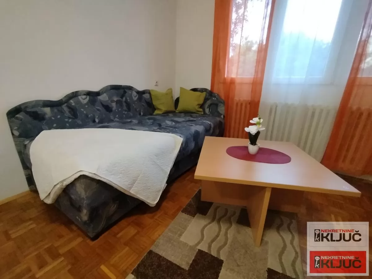 Dbar dvosoban stan na Detelinari 2